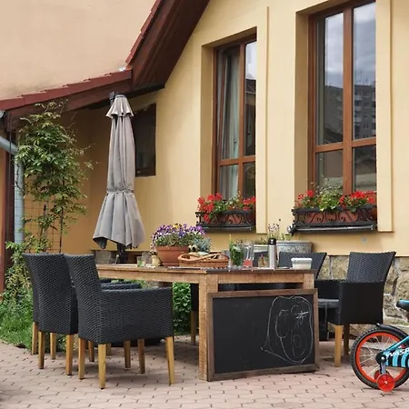 U Alenky Na Zahrade *