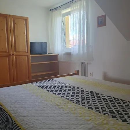 U Alenky Na Zahrade *