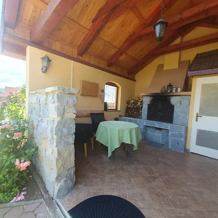 U Alenky Na Zahrade Szepessümeg