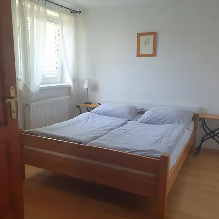 Nyaraló U Alenky Na Zahrade *