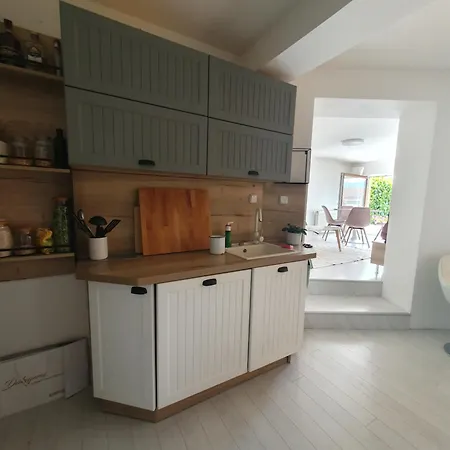 Nyaraló U Alenky Na Zahrade *