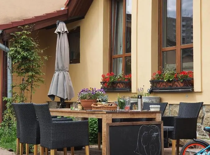 U Alenky Na Zahrade *