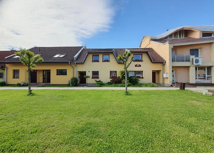 U Alenky Na Zahrade *