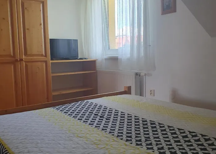 U Alenky Na Zahrade *