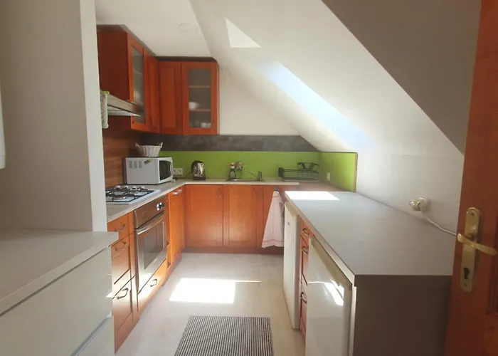 U Alenky Na Zahrade * 斯米扎尼