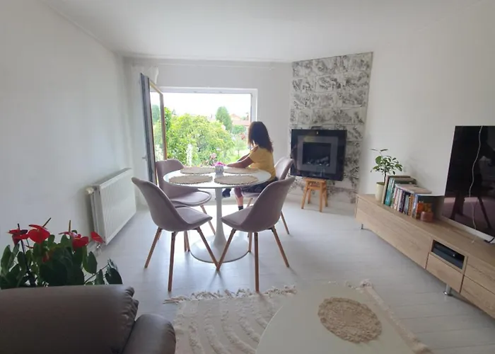 U Alenky Na Zahrade *